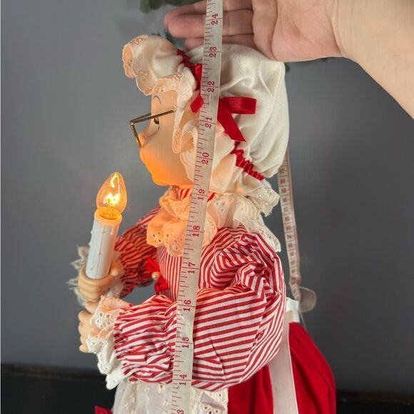Vintage Motion-ettes of Christmas Life Like Mrs. Claus Lights Up Does Not Move - Picture 5 of 6